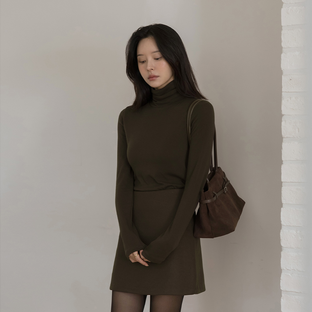 Color Point Wool Span Turtleneck T-shirt