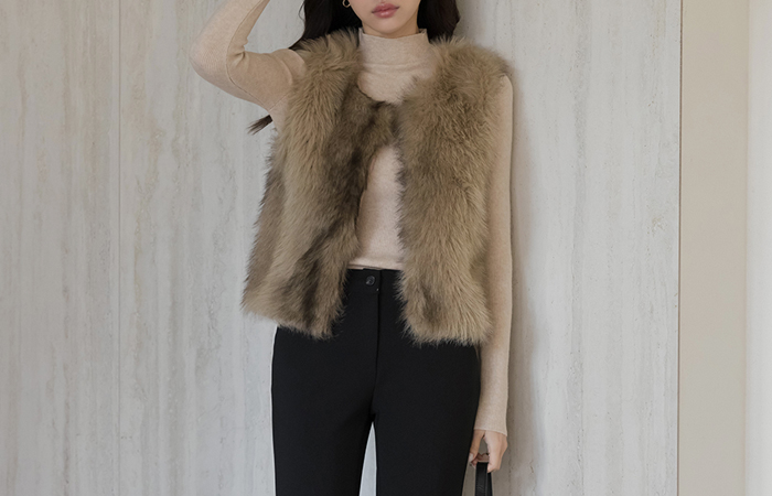 Pony Raund neck Eco Fur Vest