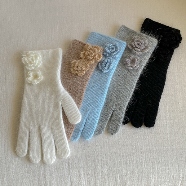 Finger Hole Flower Angora Gloves