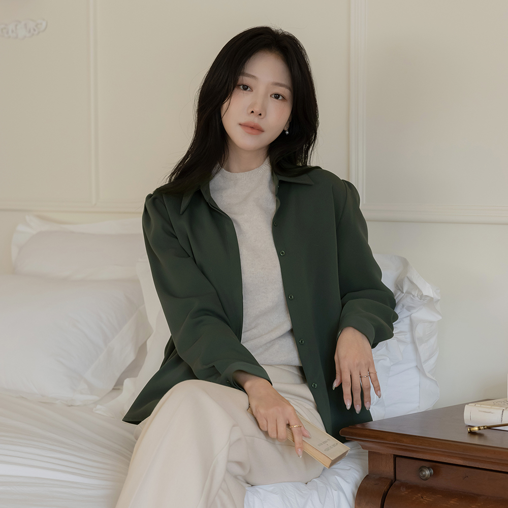 ODE Thick Collar Hidden Blouse