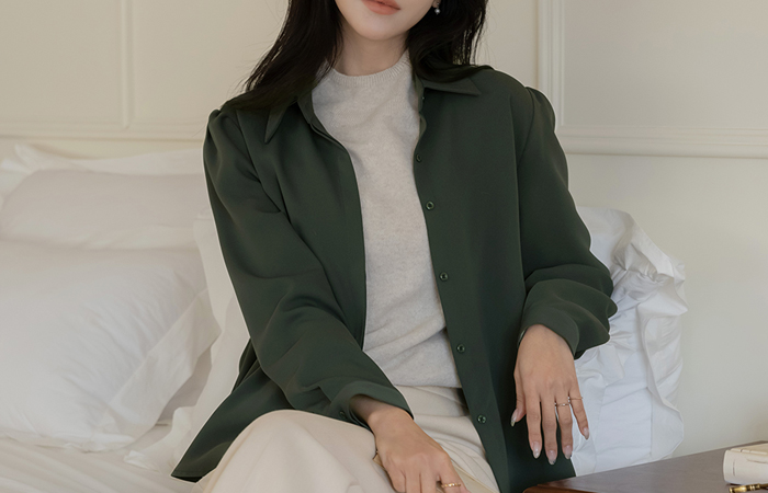 ODE Thick Collar Hidden Blouse