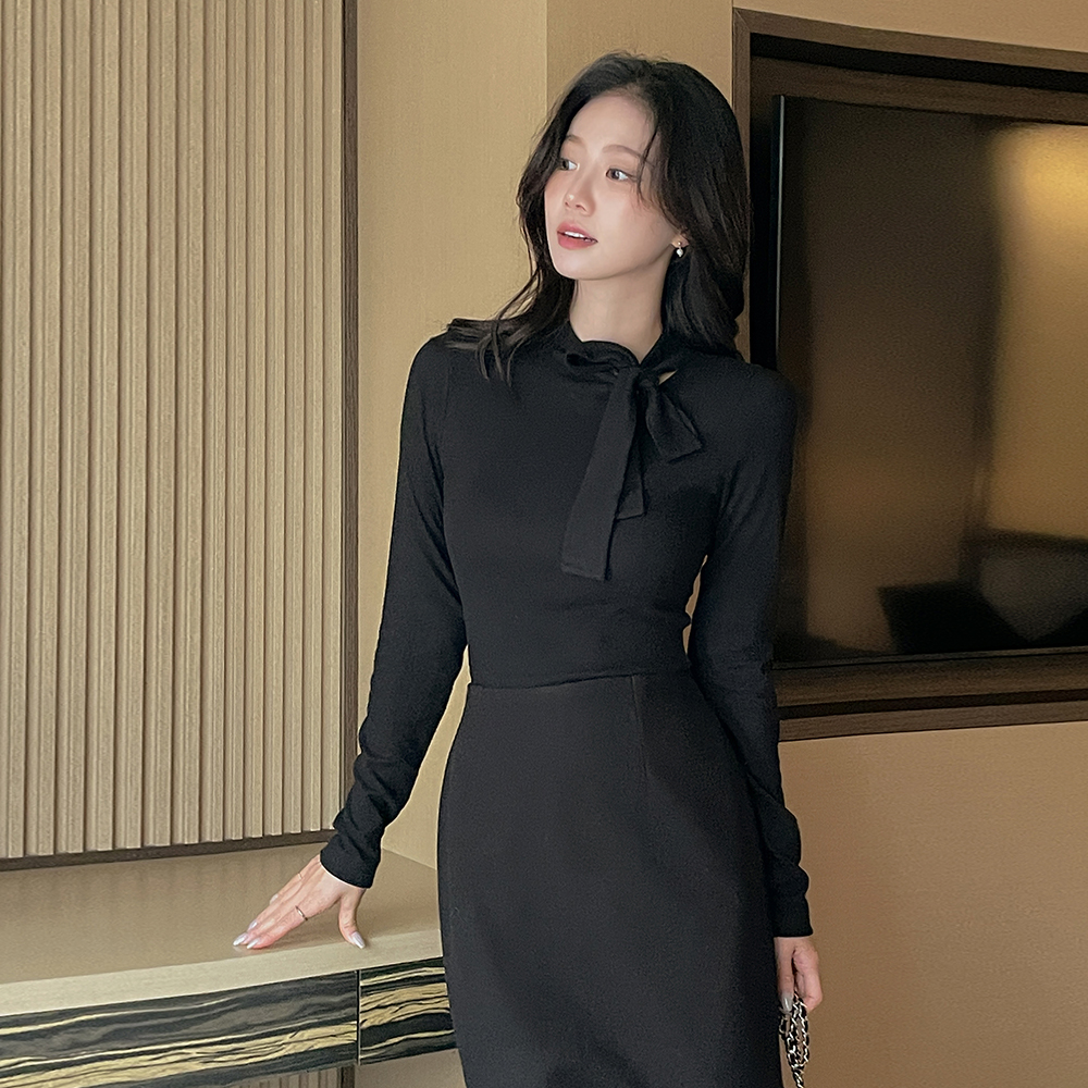 Ribbon neckline 겉기모 Span T-shirt