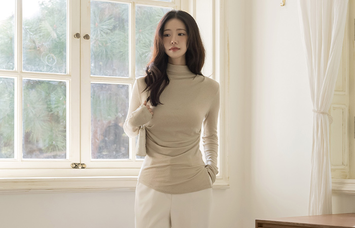 High-Neck Wool Unbalance Shirring T-shirt