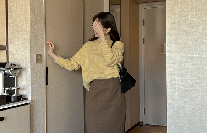 High-Neck Roll-up Reglan Corduroy Knit