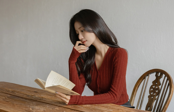 V-neck Cardigan Knit