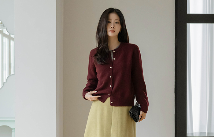 Raund neck Silver Button Knit Cardigan