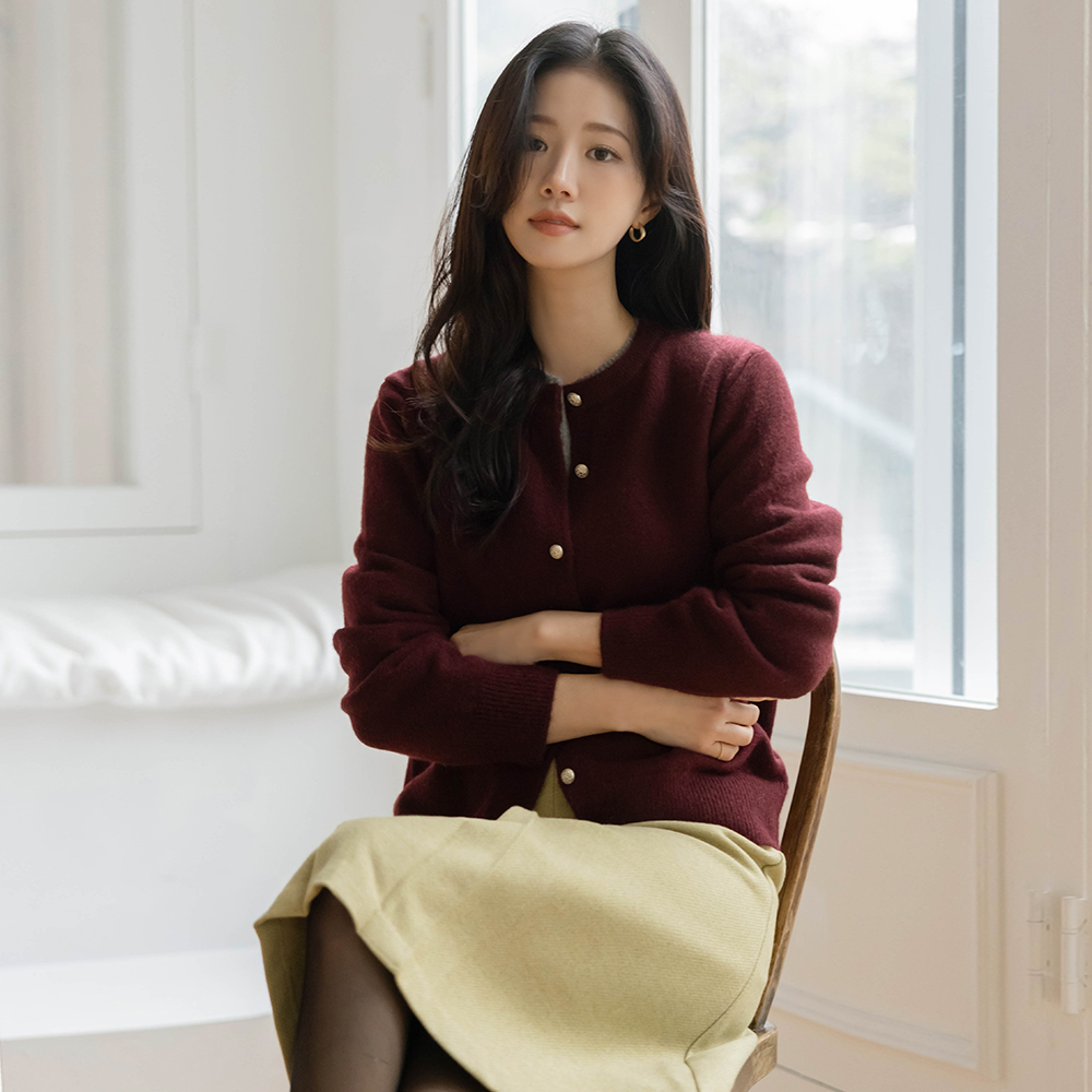 Raund neck Silver Button Knit Cardigan