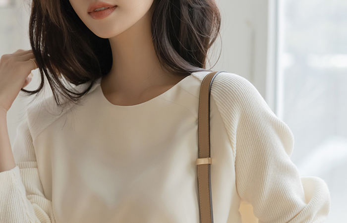 Raund neck Knit Color Combination Reglan Blouse