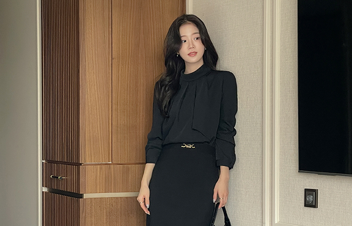 Romance Half-Neck Pintuck Tie Blouse