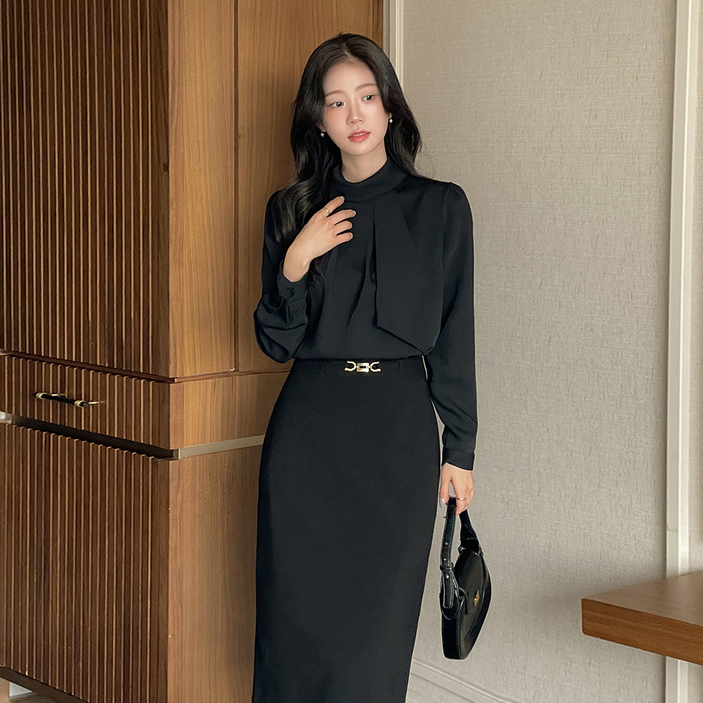 Romance Half-Neck Pintuck Tie Blouse