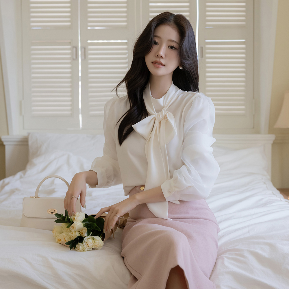 Double Volume Sleeves Elegance Tie Neck Blouse