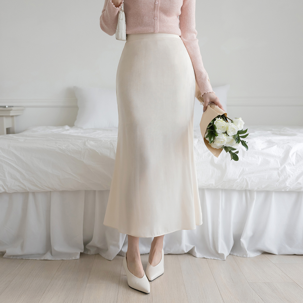 Shining Back Banding 내추럴핏 Skirt