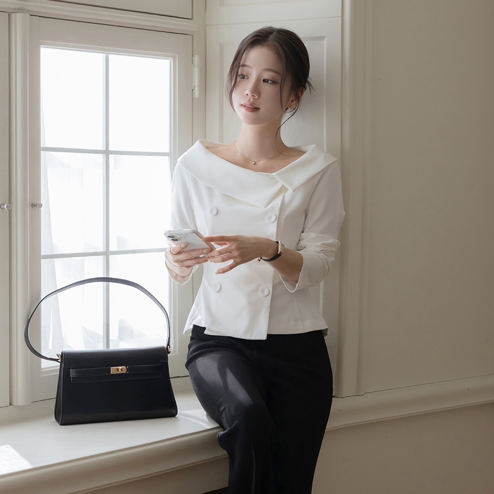 Wide Polo Double-button Slim Fit Blouse