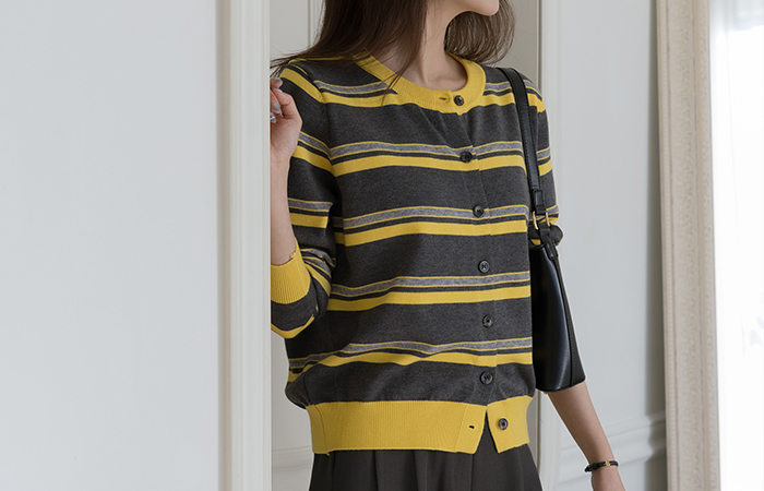 Raund neck Stripe Color Combination Knit Cardigan