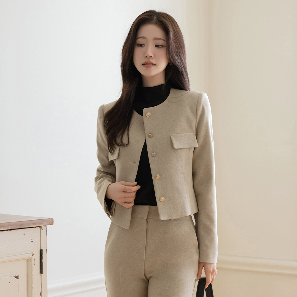 Raund neck Pocket Set-up Jacket