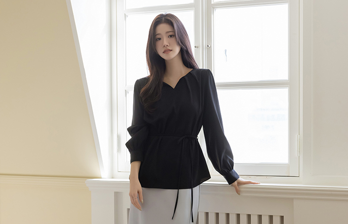 Cutting-Neck Pintuck Blouse(+Belt)