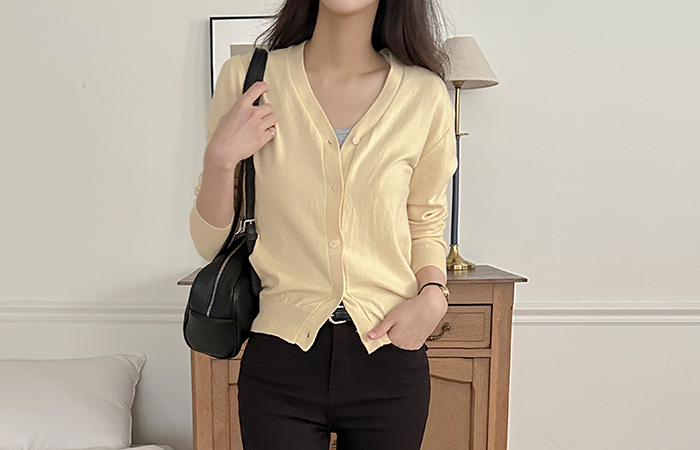 Color Point VNeck Knit Cardigan