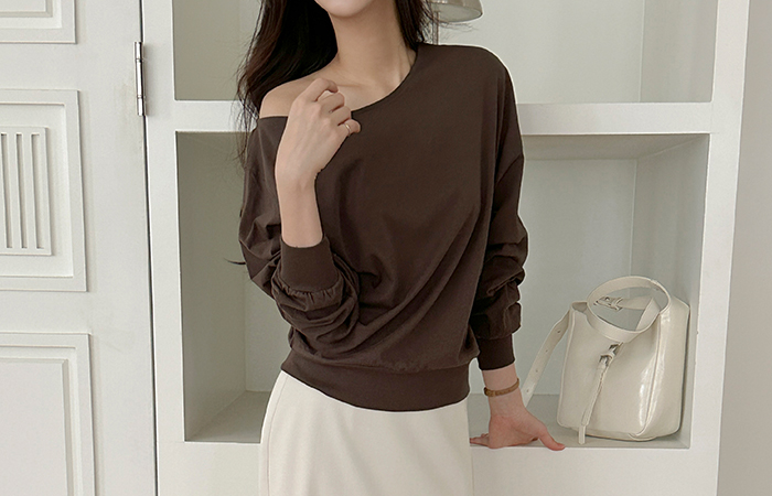 셀리 Good fabric 투웨이넥 T-shirt