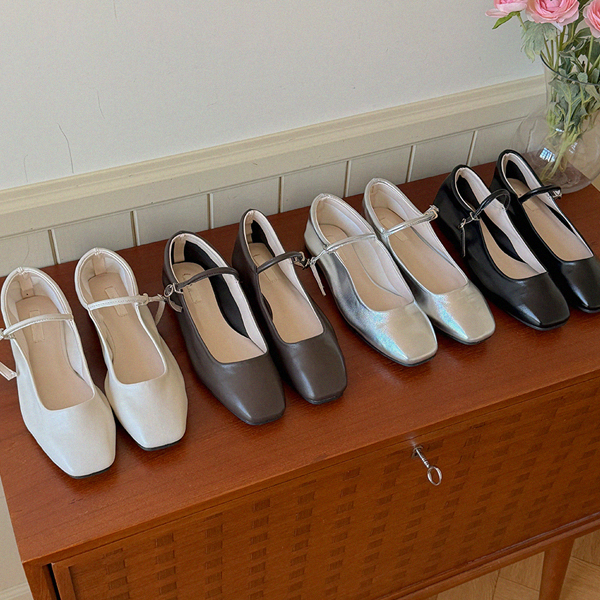 Square Toe Mary-Jane Shoes