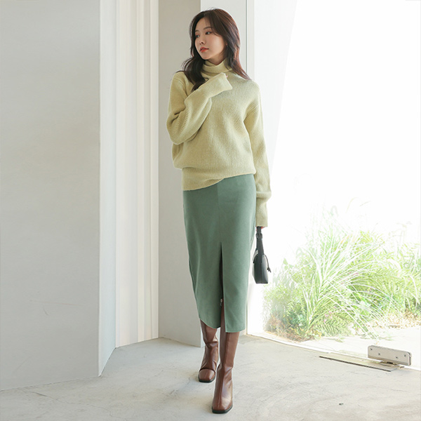 Creamy color Long Slit H-line Skirt