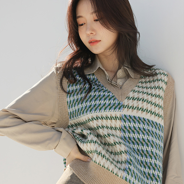 Coloring pattern layered V-neck Knit Vest