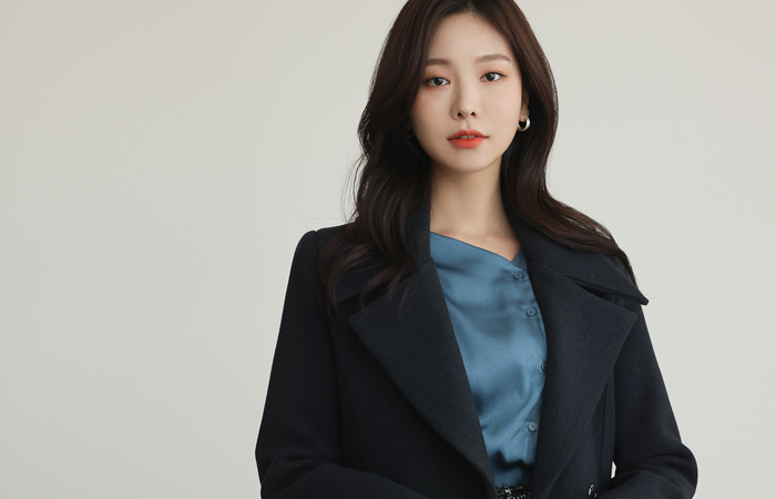 Wide-Collar Modern Classic Belted Coat