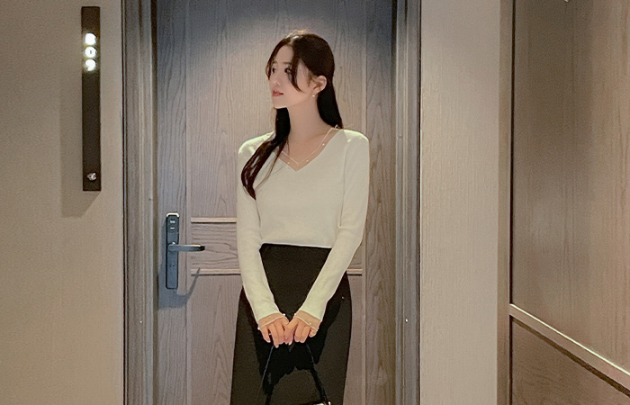 VNeck Tulle Pearl Color Combination Knit