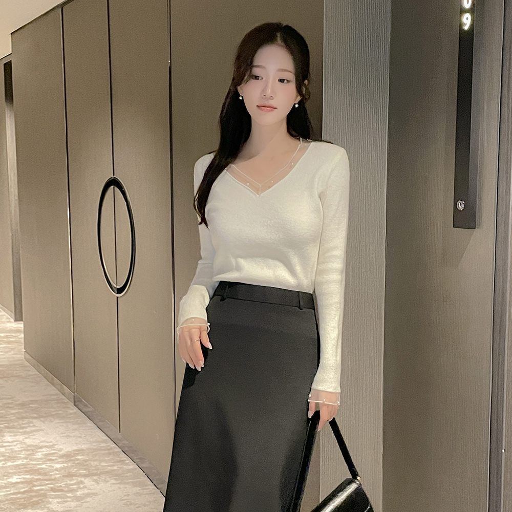 VNeck Tulle Pearl Color Combination Knit