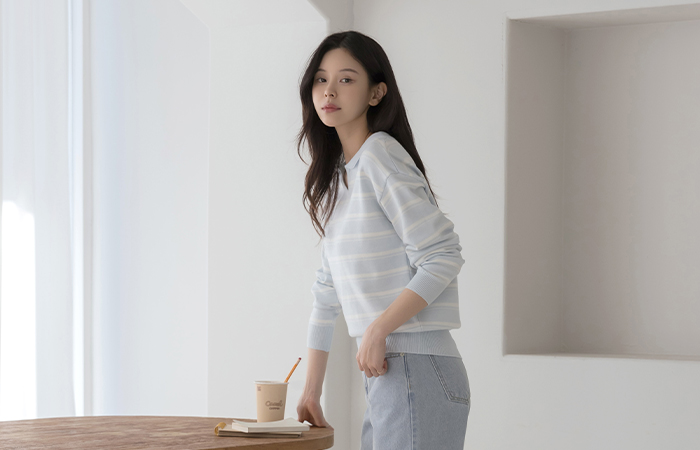 Candy Collar Cutting-Neck Stripe Knit