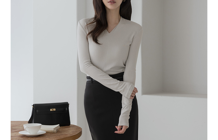 Soft Soft V-neck Knit
