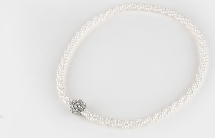 Magnetic pearl Necklace