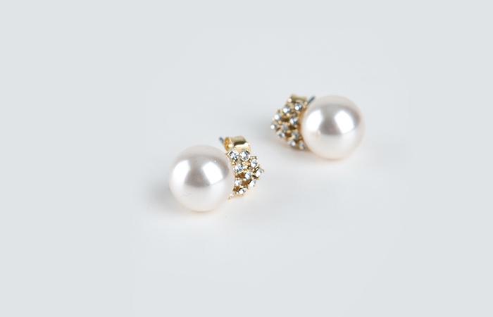 Tiara pearl earring