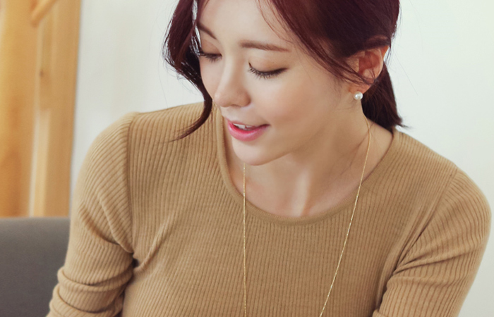 simple pearl earring (small)