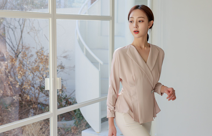 Wing Collar Gold Button pintuck Peplum Blouse(spring)