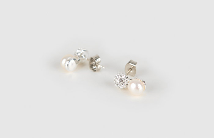 Cubic ball pearl earring