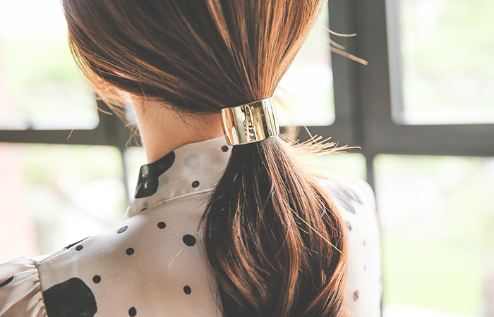 Hair metal straps curve