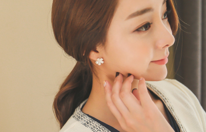 pearl Flower pearl earring