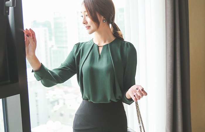 V teuim goldeuba Blouse (Long Sleeve)