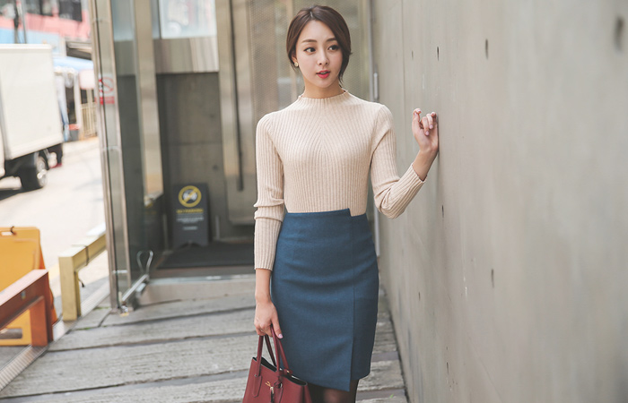 leaf Soft Long knit funnel neck