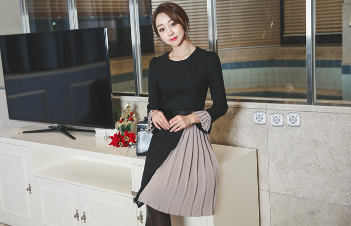 Helen Pleats color combination Dress