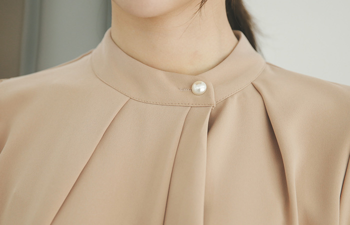 feminine side pearl buttons Blouse