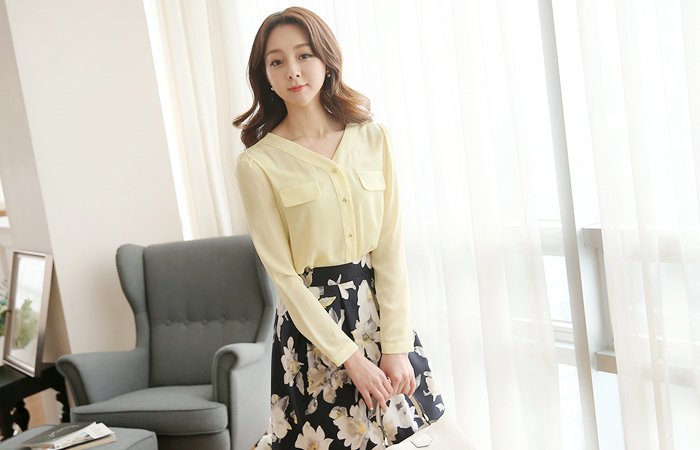V-neck Double Pockets Blouse(spring)