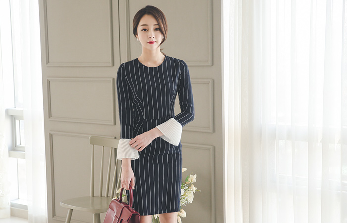 Pinstripe cuff Pleats Dress