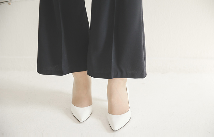 Boot cut Slacks pin tuck line