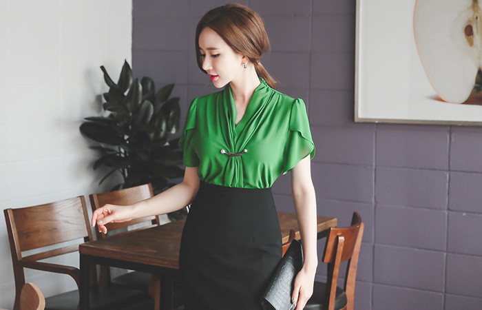 Luxury Drape Pearl Brooch Blouse