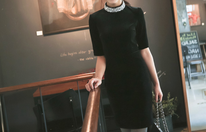 Luxury Bead Neck Velvet Dress